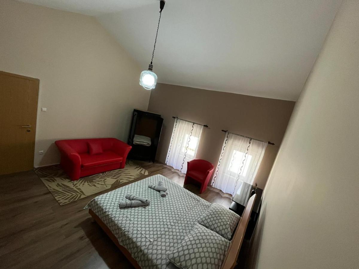 Old Town Apartment Медулин Экстерьер фото